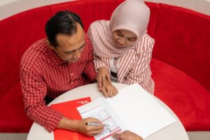 Ilustrasi warga sedang konsultasi masalah keuangan. /IFG Life