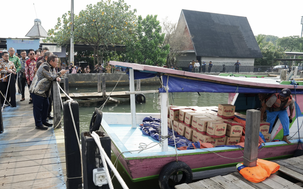Gubernur DKI Jakarta Pramono Anung memantau pengiriman bahan pangan ke Kepulauan Seribu. /Pemprov DKI Jakarta