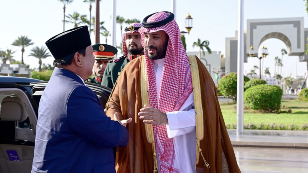 Presiden Prabowo saat bertemu dengan Putra Mahkota Arab Saudi, Mohammed bin Salman bin Abdulaziz Al Saud (MBS). Keduanya melakukan percakapan via telepon pada Rabu malam, (10/12/2025). /BPMI Setpres-Muchlis Jr.