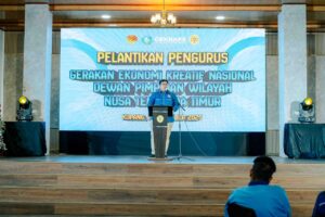 Ketua Umum Gekrafs Kawendra Lukistian saat melantik pengurus Gekrafs NTT /Gekrafs