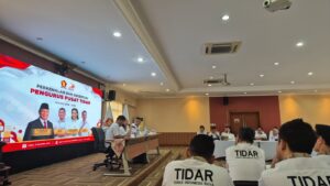 Ketua Umum PP Tidar Rahayu Saraswati Djojohadikusumo bersama Sekjen Rocky Candra dan Bendahara Umum Husein Fadlulloh memimpin acara perkenalan dan orientasi Pengurus PP Tidar 2025-2030 di Kantor DPP Gerindra Lt 4, Jakarta, Sabtu, (13/12/2025). /Tidar