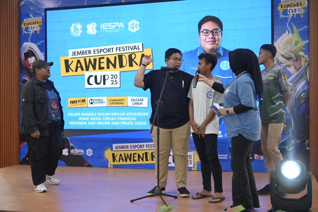 Anggota Komisi VI DPR RI Kawendra Lukistian membuka Kawendra Cup 2025. /Istimewa