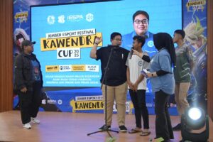 Anggota Komisi VI DPR RI Kawendra Lukistian membuka Kawendra Cup 2025. /Istimewa
