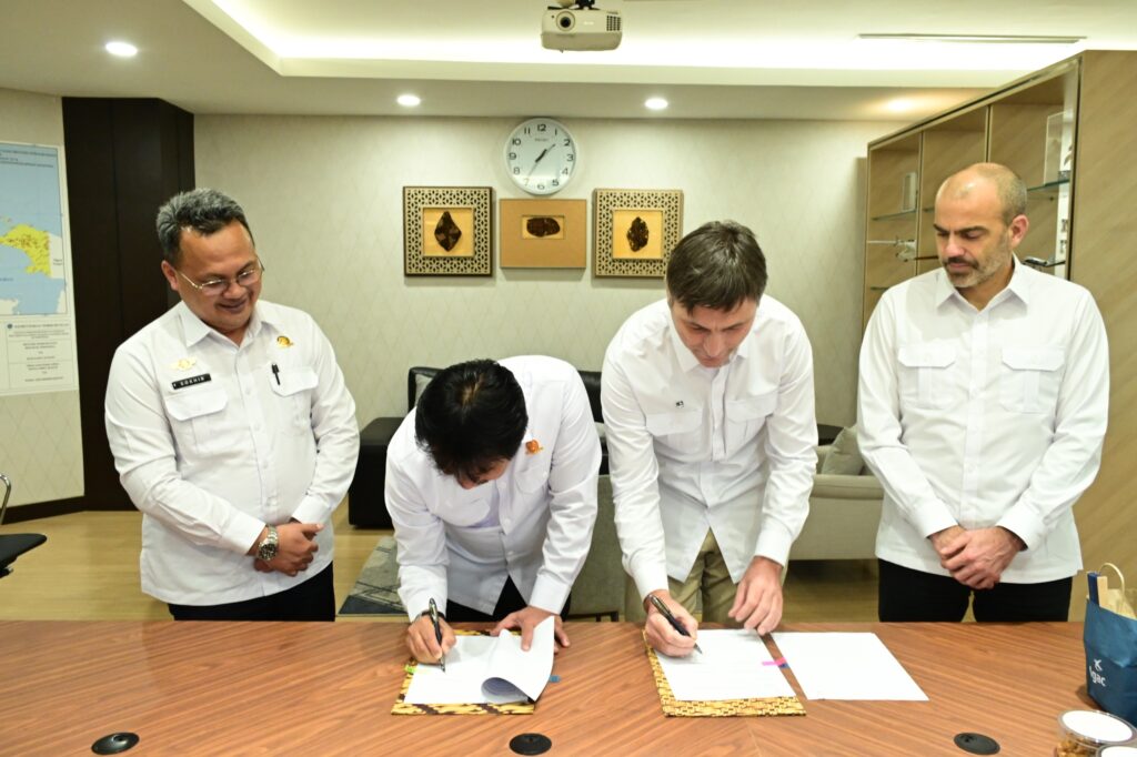 Penandatanganan Annex V Kerja Sama Teknis Penerbangan Sipil Kementerian Perhubungan dengan Direction Générale de l’Aviation Civile (DGAC) Prancis. /Kemenhub