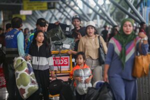 Masyarakat berlibur menggunakan moda transportasi laut. /Pelni