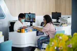 Petugas BPN sedang melayani masyarakat. /BPN