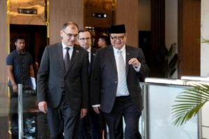 Menteri Koordinator Bidang Perekonomian Airlangga Hartarto menerima kunjungan Deputi Perdana Menteri Republik Belarus Viktor Karankevich di Jakarta, Selasa (16/12/2025). /Kemenko Perekonomian