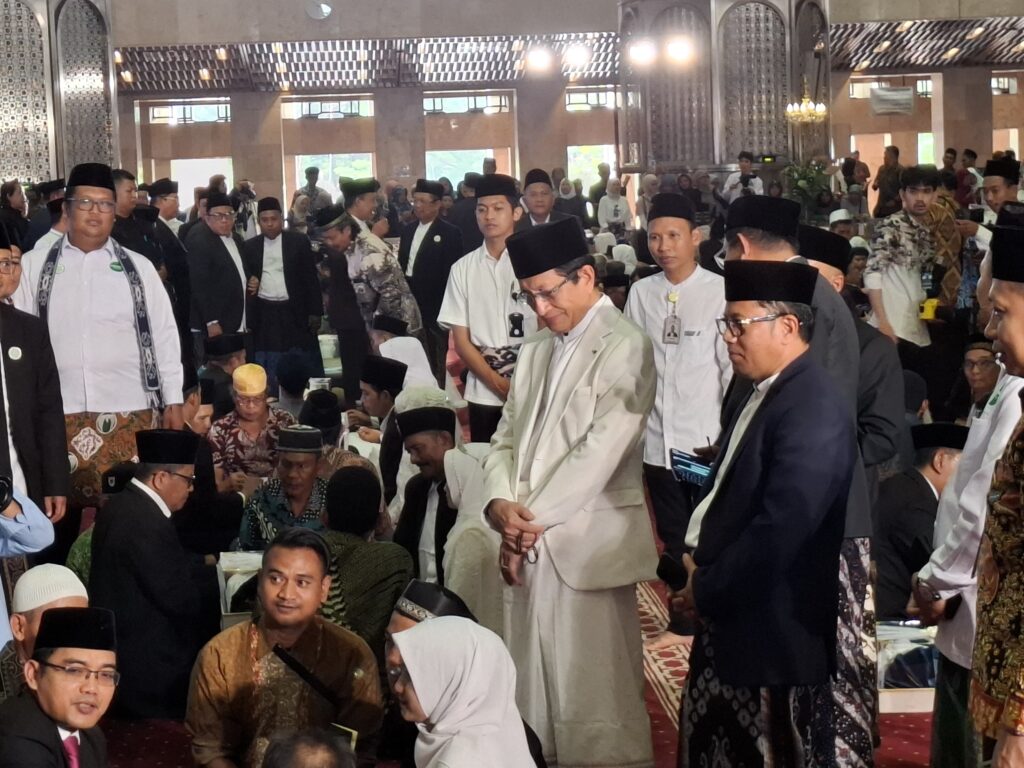 Menteri Agama Nasaruddin Umar menyaksikan nikah massal. /Kemenag