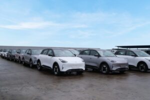 Kendaraan listrik Geely EX2 bersiap untuk didistribusi. Hal tersebut menandai keseriusan Geely memperkuat kendaraan listrik melalui produksi lokal dan lokalisasi berkelanjutan. /Geely