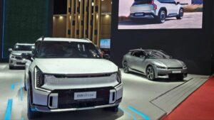 Kia EV9 GT-Line. SUV listrik KIA. ● Selama dua setengah dekade, Kia terus berkembang mengikuti dinamika pasar Indonesia dengan menghadirkan produk, layanan, dan pengalaman berkendara yang relevan dengan kebutuhan masyarakat. /KIA