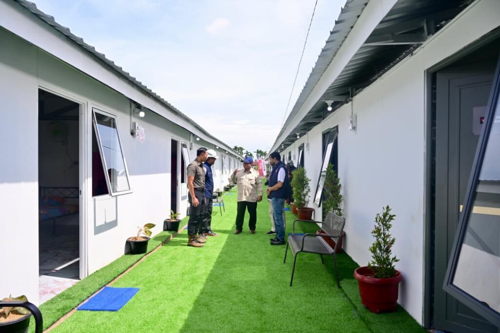 Presiden Prabowo Subianto memantau pembangunan Rumah Hunian Danantara (Huntara) di Kabupaten Aceh Tamiang, Aceh. /BRI