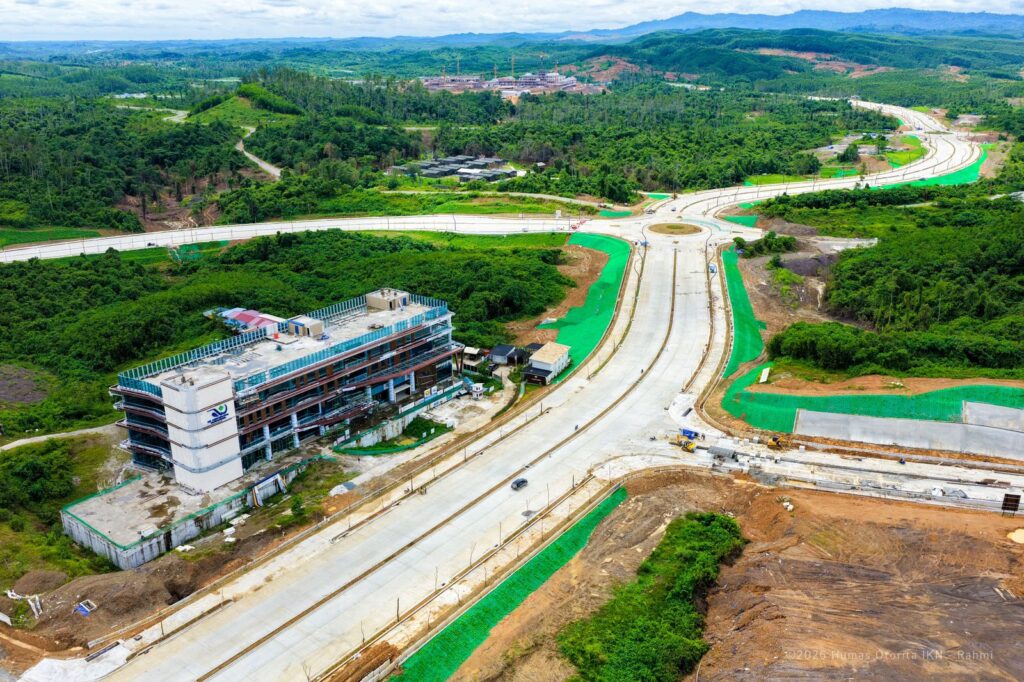 Pembangunan Jalan 1B–1C, yang dirancang sebagai jalan utama penghubung berbagai kawasan strategis di Kawasan Inti Pusat Pemerintahan Ibu Kota Nusantara. /IKN