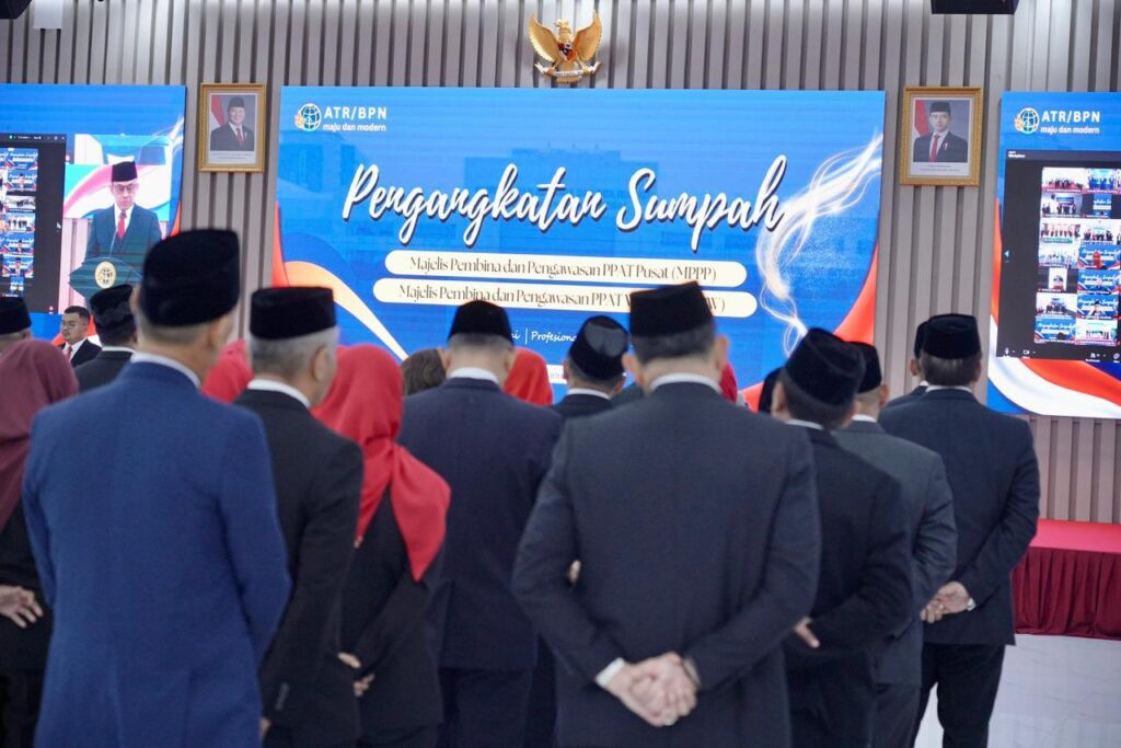 Pengangkatan Sumpah Majelis Pembina dan Pengawas Pejabat Pembuat Akta Tanah (PPAT) tingkat pusat dan wilayah di Aula Prona Kementerian ATR/BPN, Senin (12/1/2026). /BPN