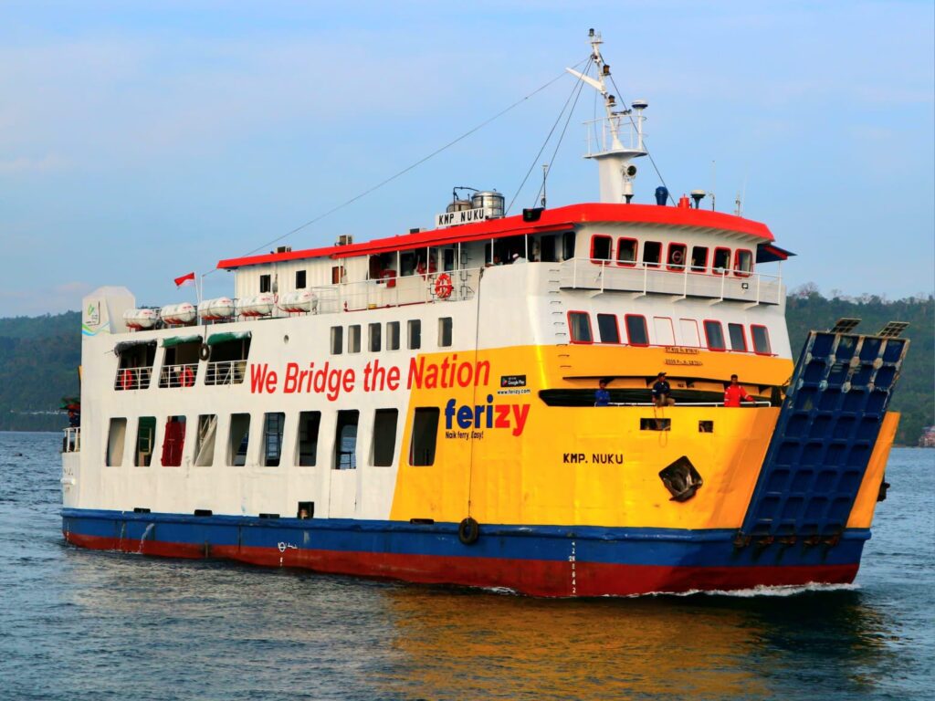 Kapal Ferry bersiap menyeberangi pulau. /ASDP