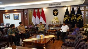 Menteri Perumahan dan Kawasan Permukiman (PKP) Maruarar Sirait bersama Wakil Ketua MPR RI, Menteri Hukum, Gubernur dan Wakil Gubernur Sulawesi Tengah di Kantor Kementerian Hukum, Jakarta, Selasa (13/1/2025). /Kementerian PKP