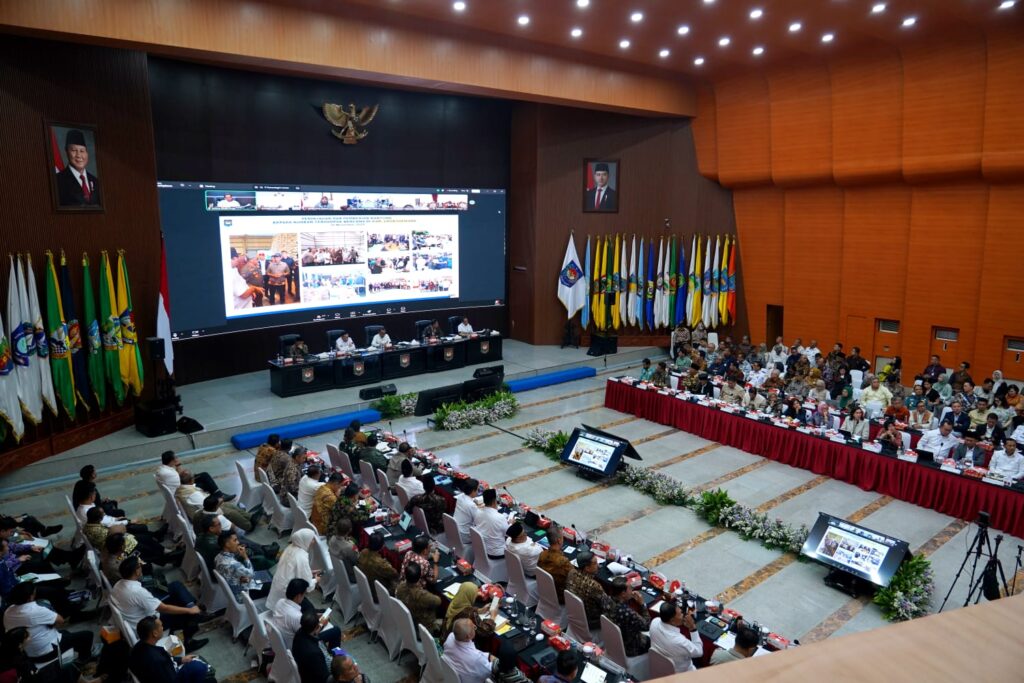 Rapat Koordinasi Percepatan Rehabilitasi dan Rekonstruksi Pascabencana Wilayah Sumatera yang digelar di Kantor Kementerian Dalam Negeri, Jakarta, Kamis (15/1/2026). Kementerian Perumahan dan Kawasan Permukiman (PKP) ditetapkan sebagai sektor utama dalam upaya percepatan pemulihan permukiman pascabencana di wilayah Aceh, Sumatera Utara, dan Sumatera Barat. /Kementerian PKP