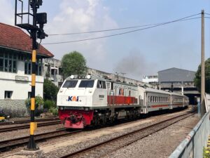 Commuter line. Perpanjangan Commuter Line Supas ke Probolinggo diharapkan meningkatkan konektivitas, ekonomi daerah, dan layanan transportasi publik Jawa Timur. /KAI