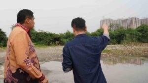Menteri Perumahan dan Kawasan Permukiman (PKP) Maruarar Sirait meninjau dua lokasi area pembangunan rumah susun (rusun) subsidi di kawasan Meikarta, Kabupaten Bekasi, Jawa Barat, Sabtu (17/1/2026). Kementerian PKP mempercepat rencana pembangunan rusun subsidi di Meikarta dengan menyiapkan lokasi strategis dan fasilitas lengkap bagi MBR. /Kementerian PKP