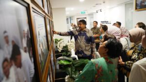 Menteri PKP Maruarar Sirait bersama komunitas bankers perempuan dari sektor perbankan di Wisma Mandiri Thamrin, Jakarta semalam, Selasa (20/1/2026). Kementerian PKP memperkuat kolaborasi dengan perbankan perempuan guna mendukung percepatan penyediaan hunian layak bagi rakyat. /PKP