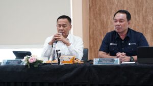 Direktur Jenderal Perhubungan Darat Kemenhub Aan Suhanan dan Direktur Utama PT Jasa Marga Rivan Achmad Purwanto  saat menghadiri courtesy meeting Kebijakan Nasional Zero ODOL di Kantor Jasa Marga Toll Command Centre, Bekasi, Jawa Barat, Rabu (21/1/2026). Kemenhub menyiapkan penegakan hukum ODOL nasional bertahap berbasis teknologi menuju Zero ODOL 2027. /Kemenhub