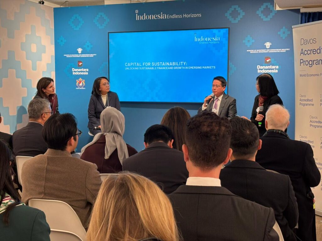 Direktur Utama BRI Hery Gunardi dalam forum Indonesia Pavilion pada panel Capital for Sustainability: Unlocking Sustainable Finance and Growth in Emerging Markets dalam rangkaian World Economic Forum (WEF) Davos 2026, Selasa (20/1/2026). BRI menilai kolaborasi perbankan dan fintech berpotensi memperkuat layanan keuangan digital berkelanjutan di Indonesia. /BBRI