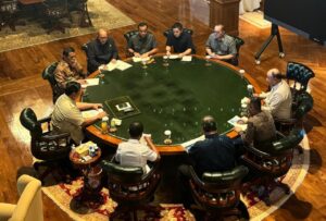 Presiden Prabowo Subianto menggelar rapat terbatas bersama sejumlah menteri kabinet Merah Putih di kediaman pribadi, Hambalang, Bogor, Jawa Barat beberapa waktu lalu. PAN menilai Reshuffle kabinet sepenuhnya kewenangan Prabowo demi efektivitas pemerintahan dan keberhasilan agenda nasional strategis. /BPMI Setpres