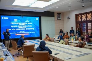 Penandatanganan Perjanjian Kerja Sama tentang Layanan Jasa Pengiriman Komoditas Pertanian di Bandung, Selasa (6/1/2025).