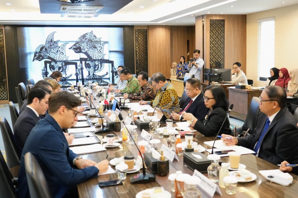 Pertemuan Menteri Koordinator Bidang Perekonomian Republik Indonesia Airlangga Hartarto dan Wakil Menteri Luar Negeri Republik Italia Maria Tripodi di Jakarta, Kamis (8/1/2026). /Kemenko Perekonomian.