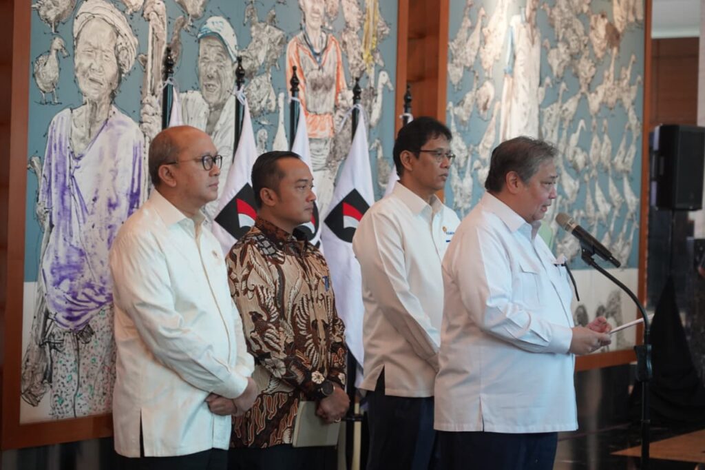 Menteri Koordinator Bidang Perekonomian Airlangga Hartarto dalam keterangan pers di Wisma Danantara, Jumat (30/1/2026). Pemerintah menegaskan reformasi pasar modal sebagai respons koreksi IHSG guna memperkuat kepercayaan dan daya saing. /Danantara