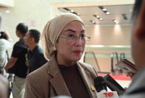 Anggota Komisi VIII DPR Selly Andriany Gantina di Gedung Nusantara II, DPR RI, Senayan, Jakarta, Selasa (10/2/2026). DPR mendorong pembenahan DTSEN agar masalah PBI BPJS Kesehatan tidak terus berulang. /DPR-Zafirah & Karisma