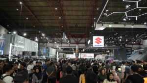 Warga memenuhi pameran otomotif Indonesia International Motor Show (IIMS) 2026. IIMS 2026 sukses raih 580 ribu pengunjung, transaksi Rp8,7 triliun. /Dyandra