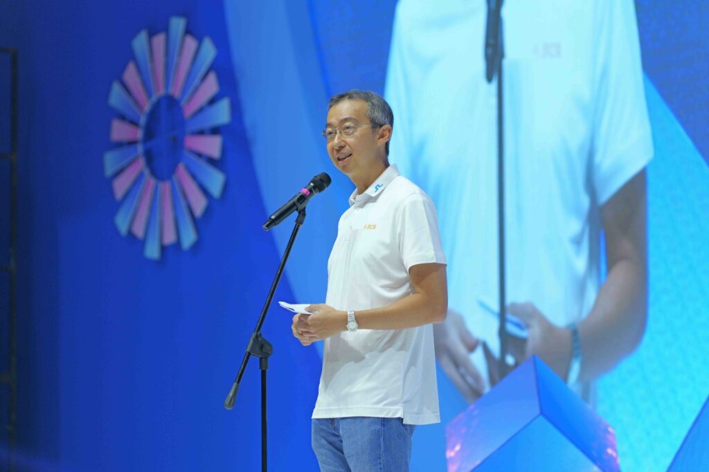 Presiden Direktur BCA Hendra Lembong saat acara BCA Expoversary 2026 di ICE BSD, Tangerang, Kamis (5/2/2026). BCA Expoversary 2026 menghadirkan promo finansial komprehensif guna mendorong konsumsi dan pertumbuhan ekonomi nasional. /BCA