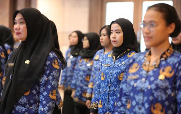 ASN sedang melakukan upacara. SE Nomor 2 Tahun 2026 memberikan fleksibilitas kerja bagi ASN selama periode Nyepi dan Idulfitri 2026. /BKPSDM Bangka Belitung