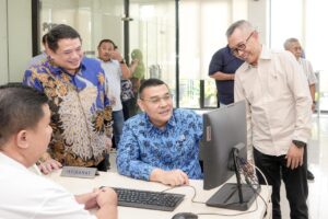 Wakil Menteri ATR/Wakil Kepala BPN Ossy Dermawan saat melakukan kunjungan kerja ke Kantor Pertanahan Kabupaten Pasuruan, Minggu (1/2/2026). ATR/BPN mendorong pemutakhiran data digital sertipikat lama untuk memperkuat kepastian hukum pertanahan nasional. /BPN