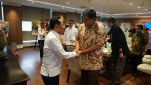 Menteri Perumahan dan Kawasan Permukiman (PKP) Maruarar Sirait dalam pertemuan bersama Wakil Menteri Kesehatan Benyamin Paulus Octavianus di Jakarta, Kamis (5/2/2026). Sinergi PKP dan Kemenkes melalui BSPS diharapkan meningkatkan hunian layak sekaligus mendukung penyembuhan pasien TBC. /Kementerian PKP