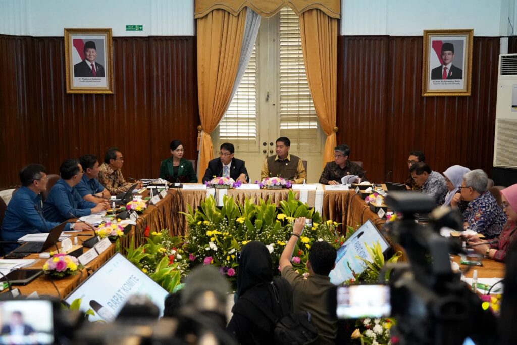 Rapat Komite Tapera di Jakarta, Kamis (26/2/2026). Pemerintah perpanjang tenor rumah subsidi 30 tahun, cicilan ringan, akses hunian meluas. /PKP