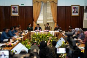 Rapat Komite Tapera di Jakarta, Kamis (26/2/2026). Pemerintah perpanjang tenor rumah subsidi 30 tahun, cicilan ringan, akses hunian meluas. /PKP