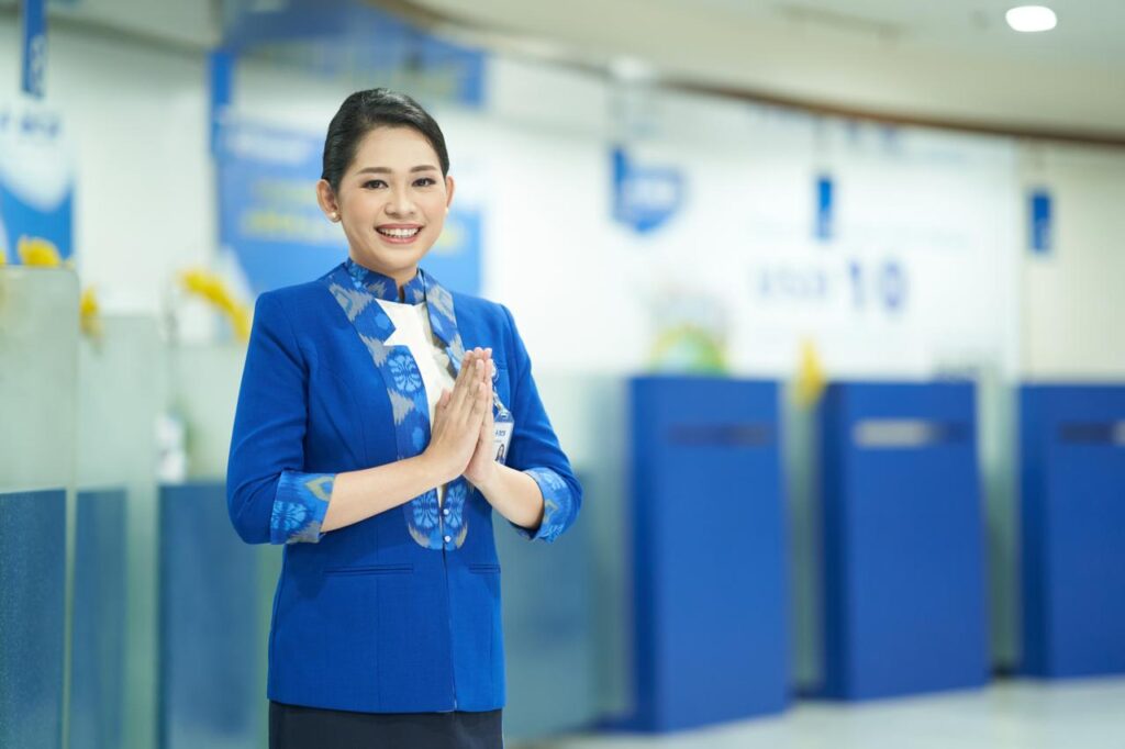 Pegawai PT Bank Central Asia Tbk (BCA). Perseroan pastikan likuiditas tunai dan layanan digital optimal selama Ramadan Idulfitri. /BCA