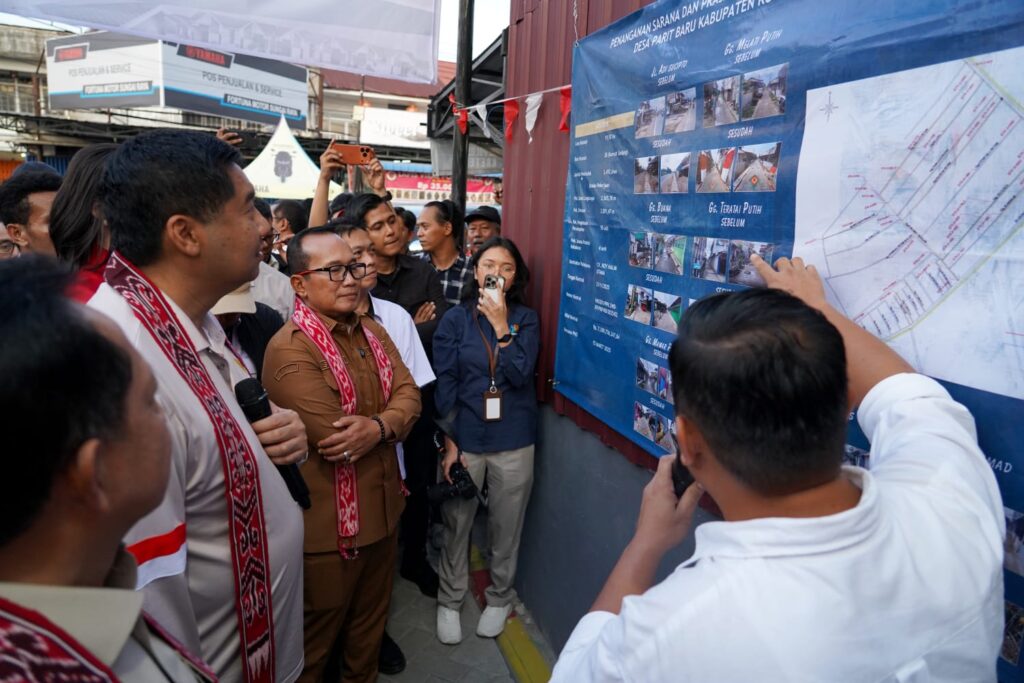 Menteri Perumahan dan Kawasan Permukiman (PKP) Maruarar Sirait memantau Desa Parit. Penataan terintegrasi kawasan kumuh Desa Parit Baru seluas 19,92 hektare diharapkan meningkatkan kualitas hidup ribuan warga dan memperkuat pembangunan permukiman berkelanjutan. /PKP