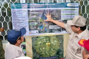 Menteri Perumahan dan Kawasan Permukiman (PKP) Maruarar Sirait saat meninjau langsung lahan yang direncanakan menjadi lokasi pembangunan rusun bagi masyarakat berpenghasilan rendah (MBR) dengan memanfaatkan lahan milik negara di Depok, Sabtu (7/3/2026). /PKP