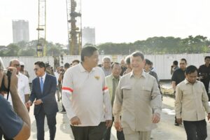 Menteri PKP Maruarar Sirait bersama Utusan Khusus Presiden sekaligus Ketua Satgas Perumahan Hashim Djojohadikusumo saat peletakan batu pertama pembangunan rumah susun (rusun) subsidi di kawasan Meikarta. Proyek rusun subsidi Meikarta diharapkan percepat penyediaan hunian sekaligus dorong pertumbuhan ekonomi nasional. /PKP