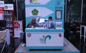 Meja layanan legalisasi buku nikah. Layanan KUA tetap berjalan optimal meski WFH dengan inovasi pelayanan lebih luas. /Kemenag