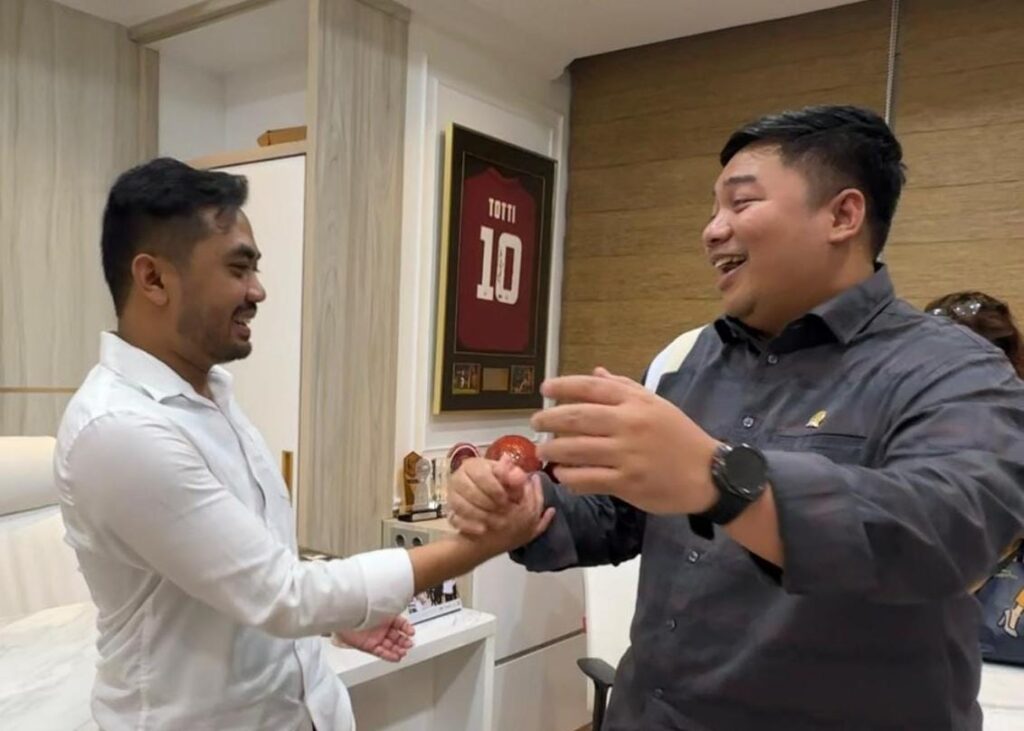 Ketua Umum Gekrafs Kawendra Lukistian bersama Amsal Sitepu. Amsal dipercaya pimpin Gekrafs Karo dorong kebangkitan ekonomi kreatif daerah pasca bebas. /Gekrafs