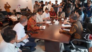 Pertemuan Menteri PKP Maruarar Sirait dengan Ketua Dewan Komisioner OJK Friderica Widyasari Dewi di Jakarta, Senin (6/4/2026). Kebijakan baru OJK diharapkan percepat akses KPR subsidi bagi masyarakat berpenghasilan rendah. /PKP
