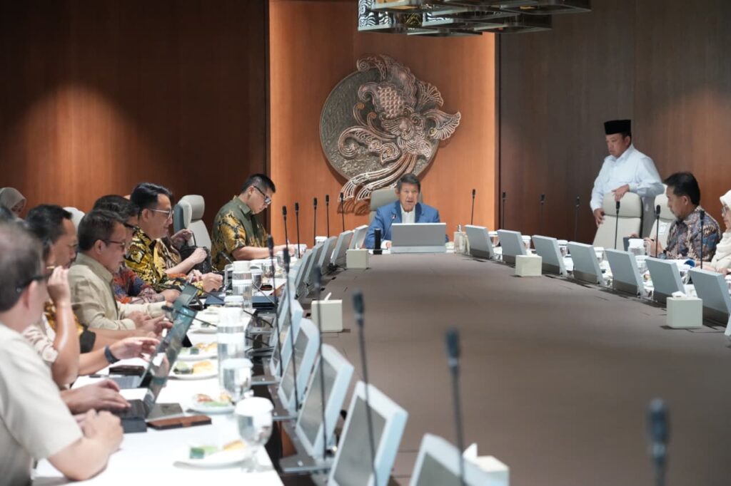 Rapat koordinasi lintas kementerian terkait percepatan penyediaan lahan untuk program perumahan rakyat di Jakarta, Rabu (29/4/2026). Sinergi lintas kementerian percepat penyediaan lahan, pembangunan perumahan, dan pengembangan kota satelit nasional. /PKP