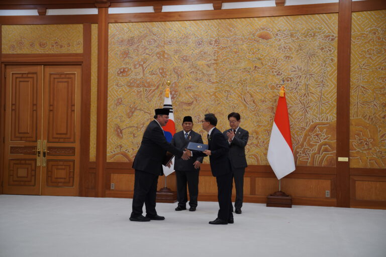 Penandatanganan Memorandum of Understanding (MoU) kerja sama industri jasa instalasi di perairan (offshore) Indonesia dengan Korea. MoU Indonesia Korea perkuat kerja sama energi offshore dan pengembangan teknologi strategis. /Kementerian Perekonomian