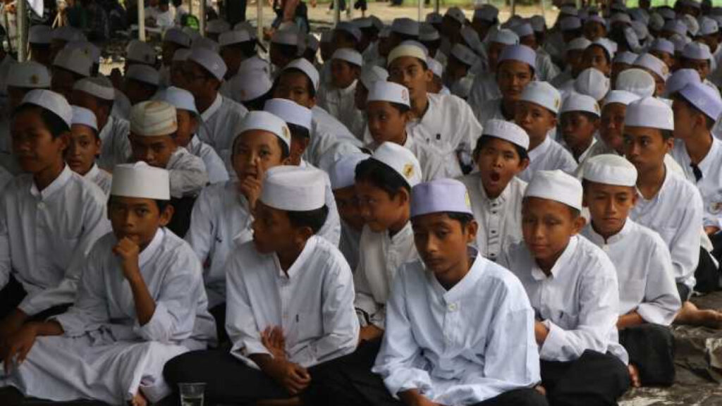 Santri di Palu. Ditjen Pesantren diharapkan perkuat pendidikan Islam dan kualitas SDM santri nasional. /Kemenag Sulteng
