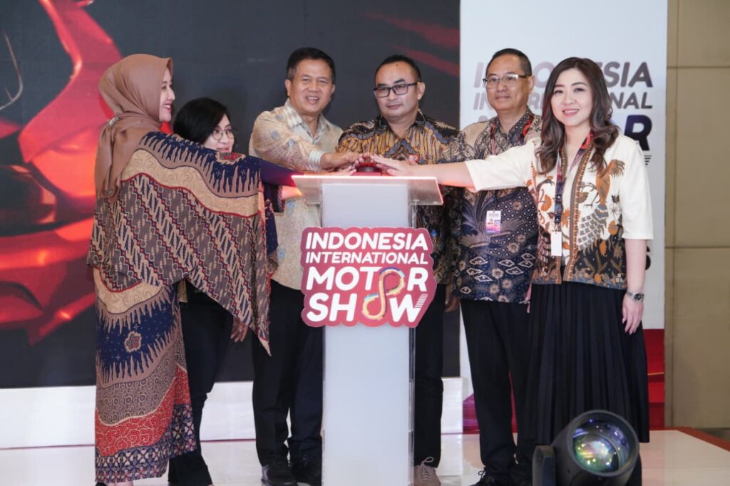 Pembukaan IIMS Surabaya 2026. Acara tersebut diyakini memperkuat industri otomotif, ekonomi daerah, inovasi, dan hiburan. /Dyandra