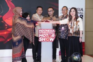Pembukaan IIMS Surabaya 2026. Acara tersebut diyakini memperkuat industri otomotif, ekonomi daerah, inovasi, dan hiburan. /Dyandra