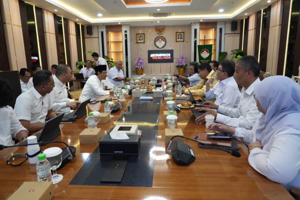 Pertemuan Kementerian Perumahan dan Kawasan Permukiman (PKP) dan Kementerian Sosial di kantor Kementerian Sosial, Jakarta Pusat, Senin (11/5/2026). Kementerian PKP mendukung Sekolah Rakyat melalui renovasi 10.000 rumah layak huni bagi masyarakat miskin. /PKP